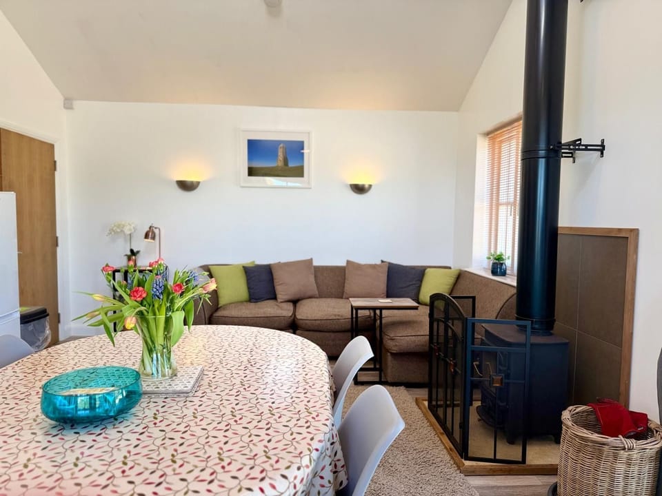 The Pepper Pot, Niton; Open-plan kitchen/dining/sitting area