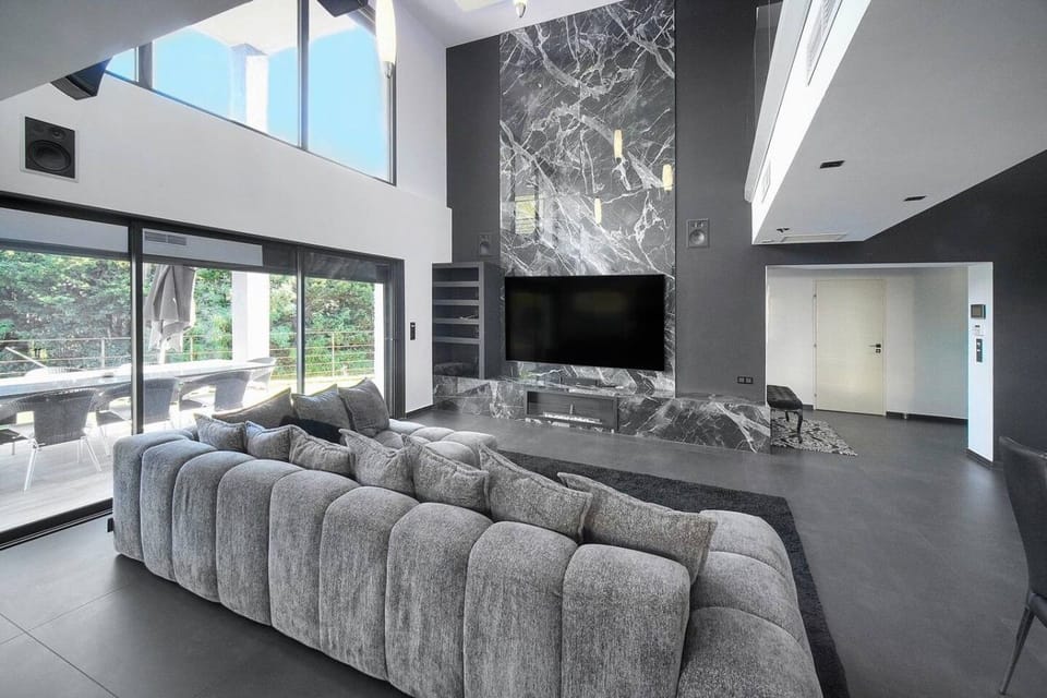 Exceptional 9-Bedroom Villa in Mougins House in Valbonne