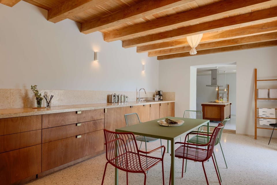 Kitchen with seating area