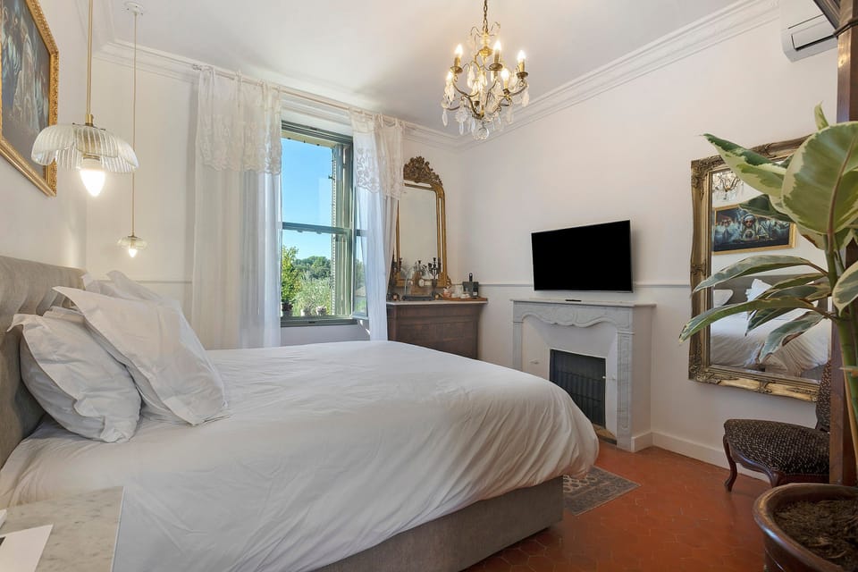 Bed and Breakfast 'Chambre 1' with Shared Pool, Wi-Fi and Air Conditioning Bed and Breakfast in French Riviera