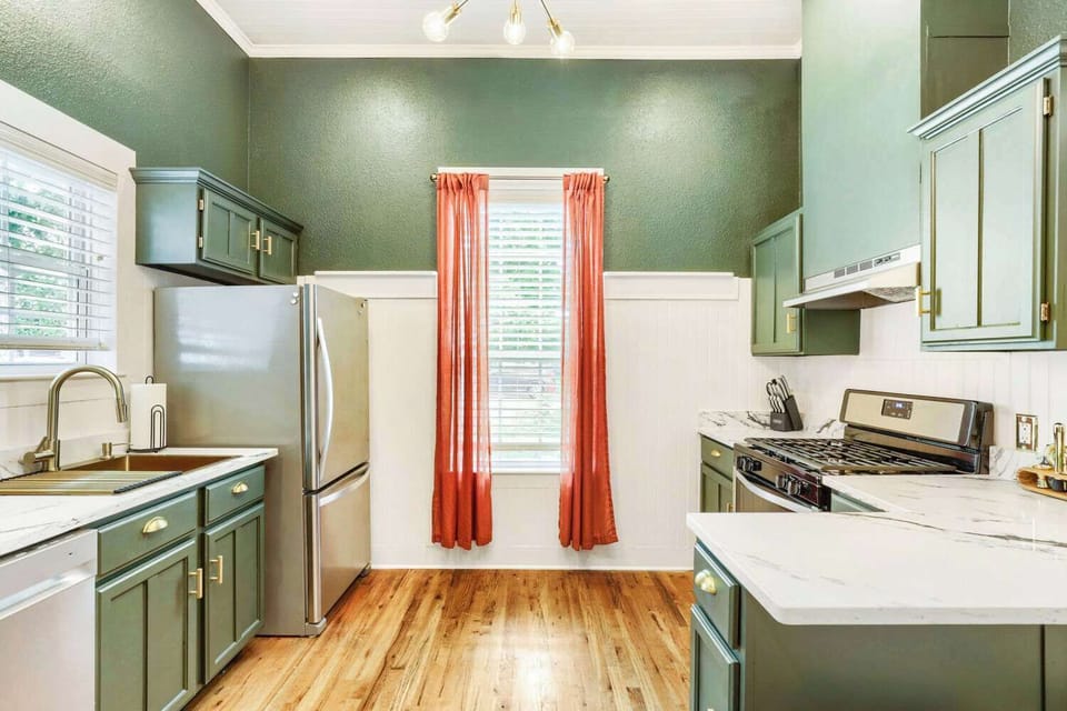 Cook breakfast at home before exploring Georgetown’s Historic Square.
