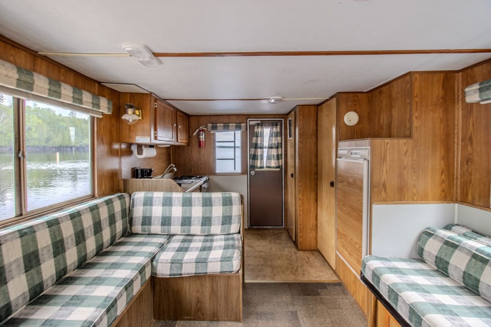 HB0220Interior2003_opt