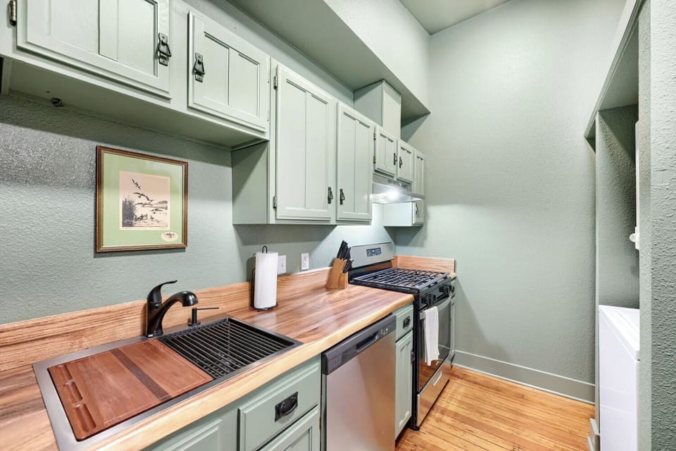 Well-stocked kitchen with full-size appliances and all the essentials