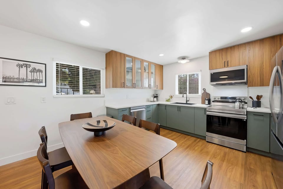 Bright and spacious kitchen for easy meals ☀️🍳
