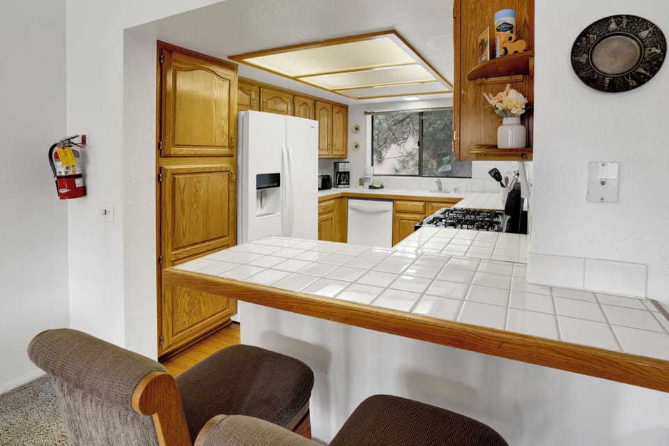 Fully equipped kitchen with plenty of storage, stove, fridge, Keurig coffee maker - perfect for meal prep after a fun day on the mountain or the golf course