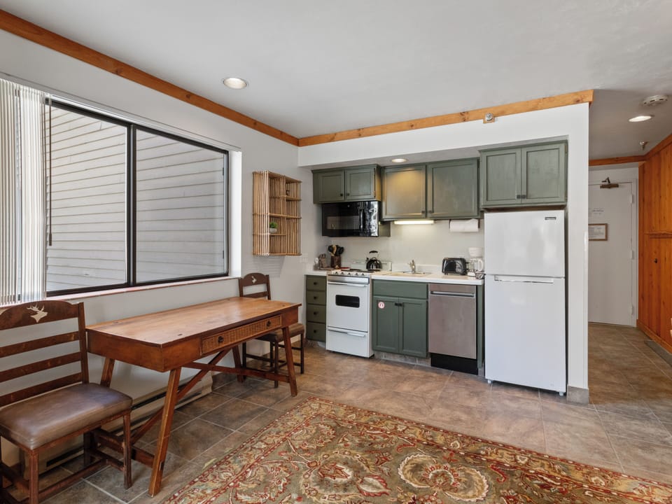 Kitchenette and table for 2