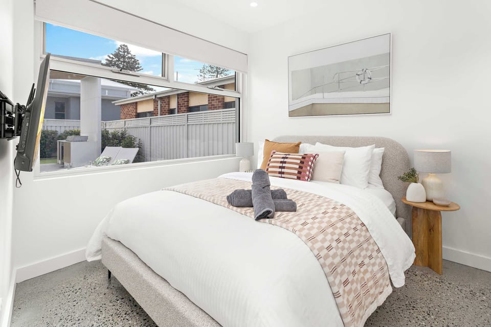 The Grand Ocean Vista | Queen bed, TV, Pool  View