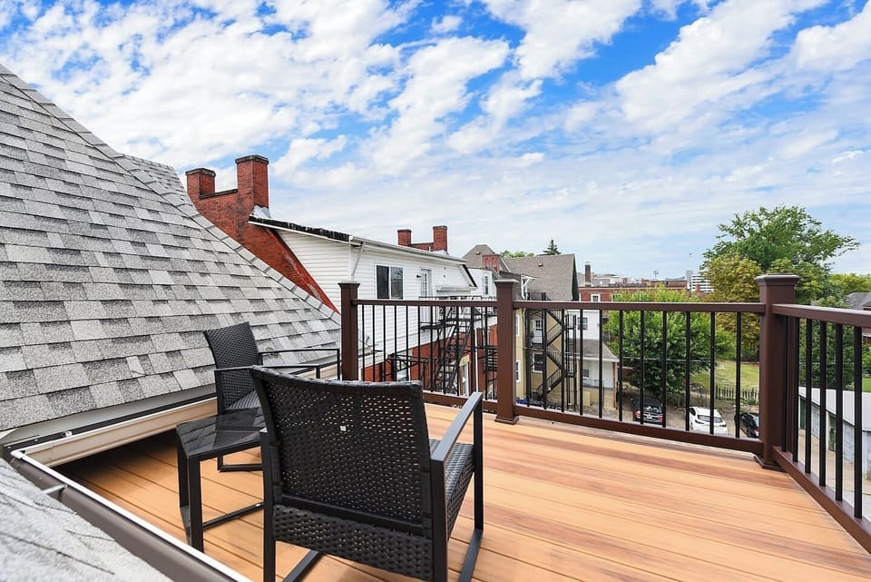 Third Floor Deck Views of the Neighborhood, Great for Morning Beverage