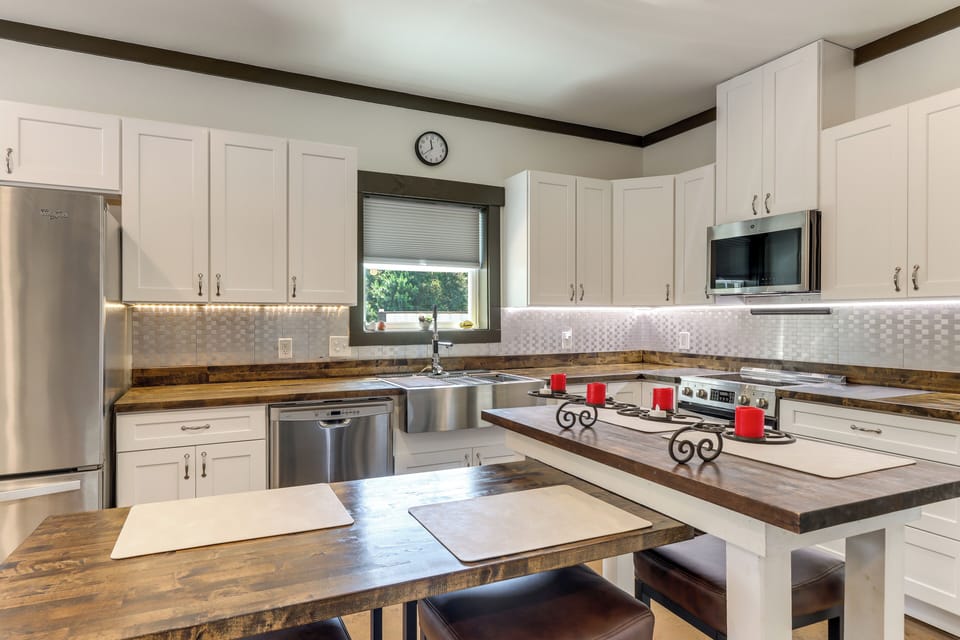 Kitchen & Dining Area