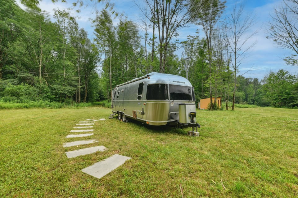 Exterior | Driveway (2 Vehicles)