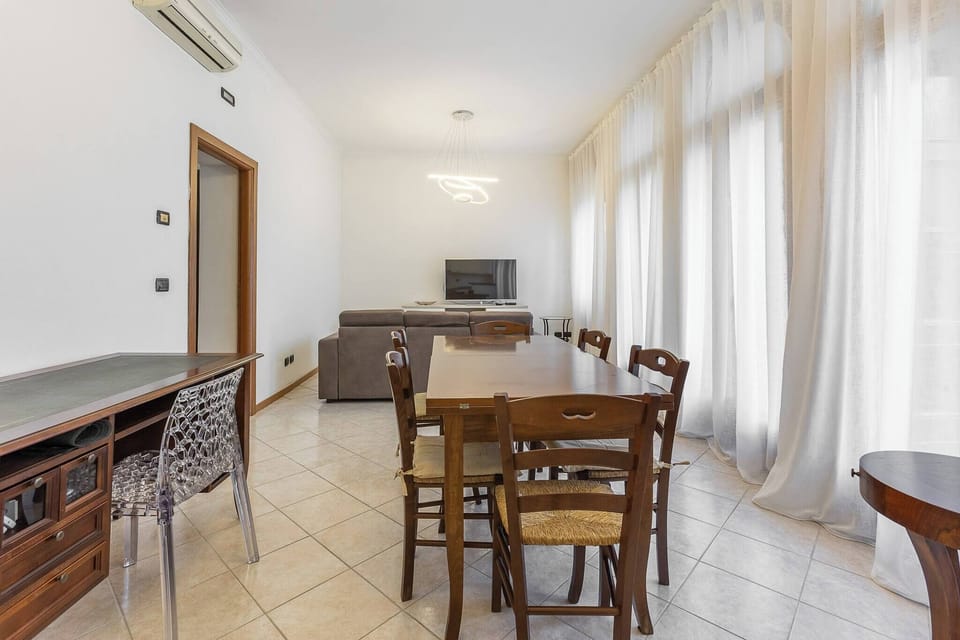 SHARED LIVING ROOM