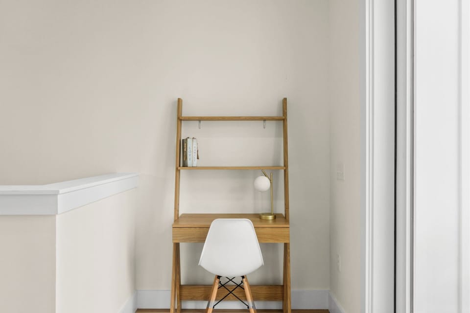 Landing - Desk - Third Floor