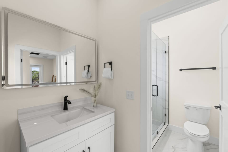 Primary Bathroom - Walk-in Shower - Third Floor