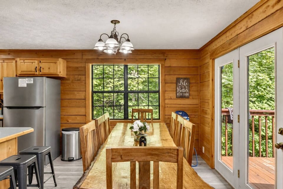 Live-edge dining table for 8, steps from the kitchen & sunny deck 🌲