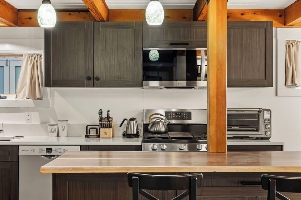 3.2-telluride-town-charm-kitchen3