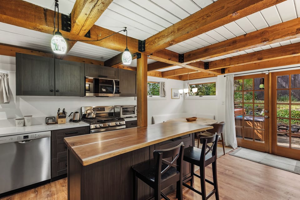 3.3-telluride-town-charm-kitchen1