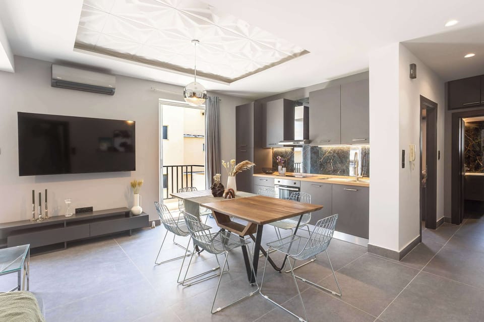 Bright open plan living and dining