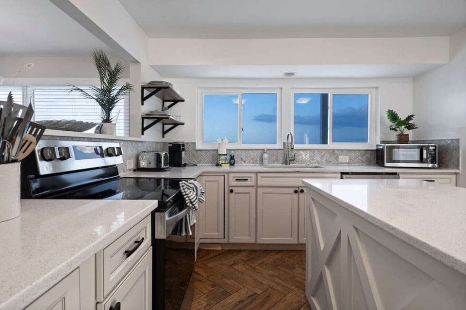 Soothe your senses in an incredible kitchen defined by gentle colors, expansive counter space, and a stunning ocean view. Whether brewing morning coffee or preparing dinner, this chef-inspired space is designed to bring out your inner chef.