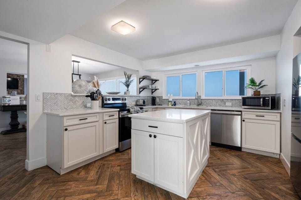 Kitchen island adds even more counter space