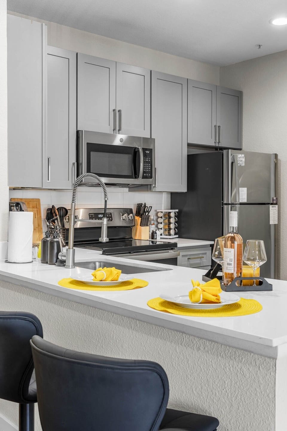 Kitchen island with extra seating — great for breakfast, drinks, or late-night snacks.
