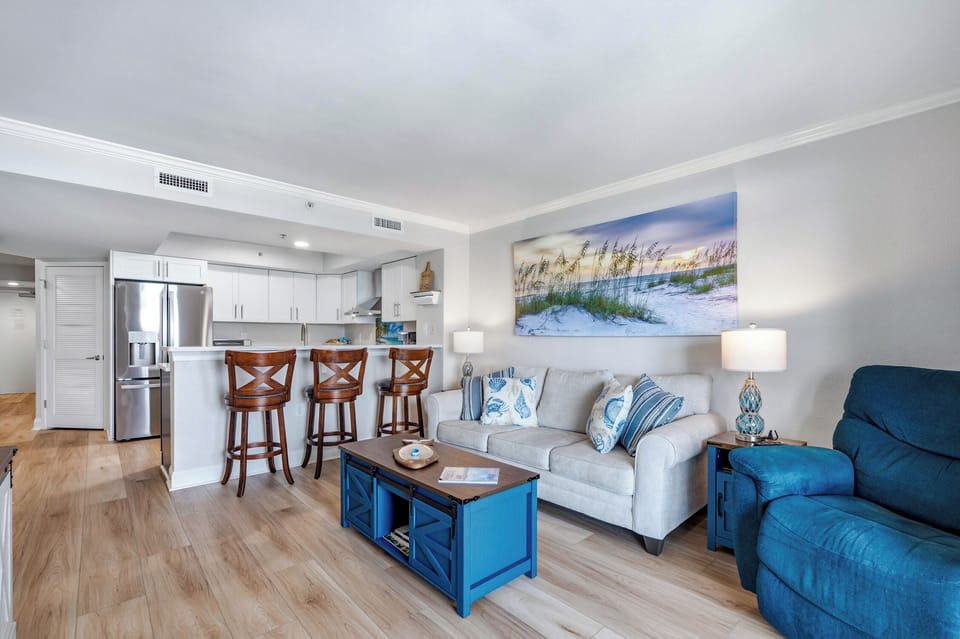 Bay View Resort 506 - Living room