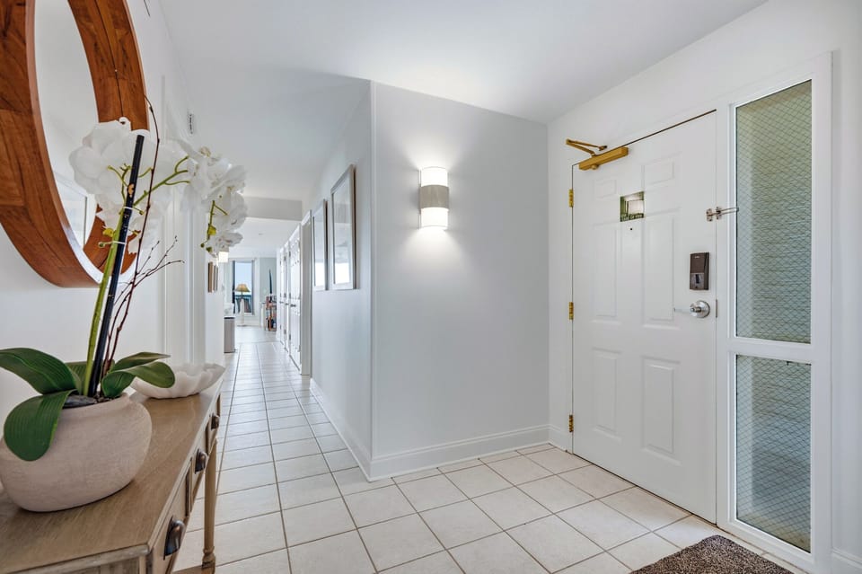 Emerald Cove 4A - Hallway