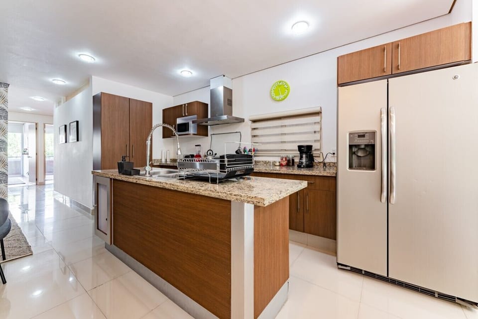 AirBnB SLP102-24