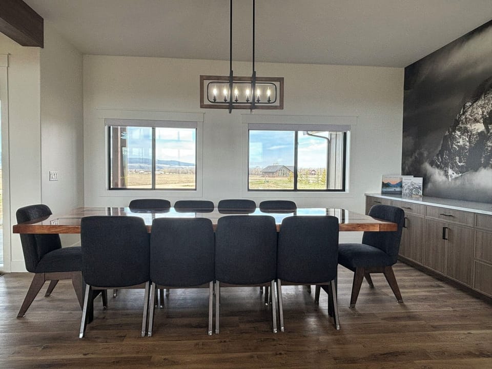 [Dining Room] Seating for all :)