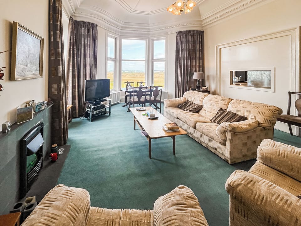 Living room/dining room | Links Flat 1, Prestwick