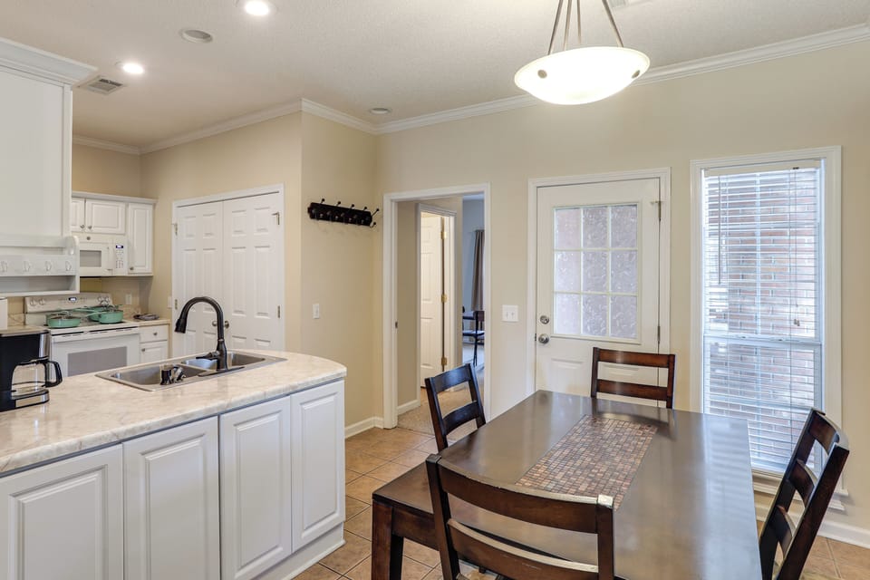 Dining Area | Dishes & Flatware Provided | 1st Floor