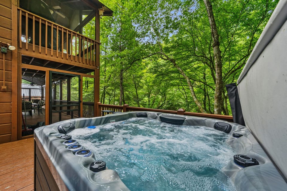 Seville Platinum Spas Hot Tub with LED lights and Water Feature