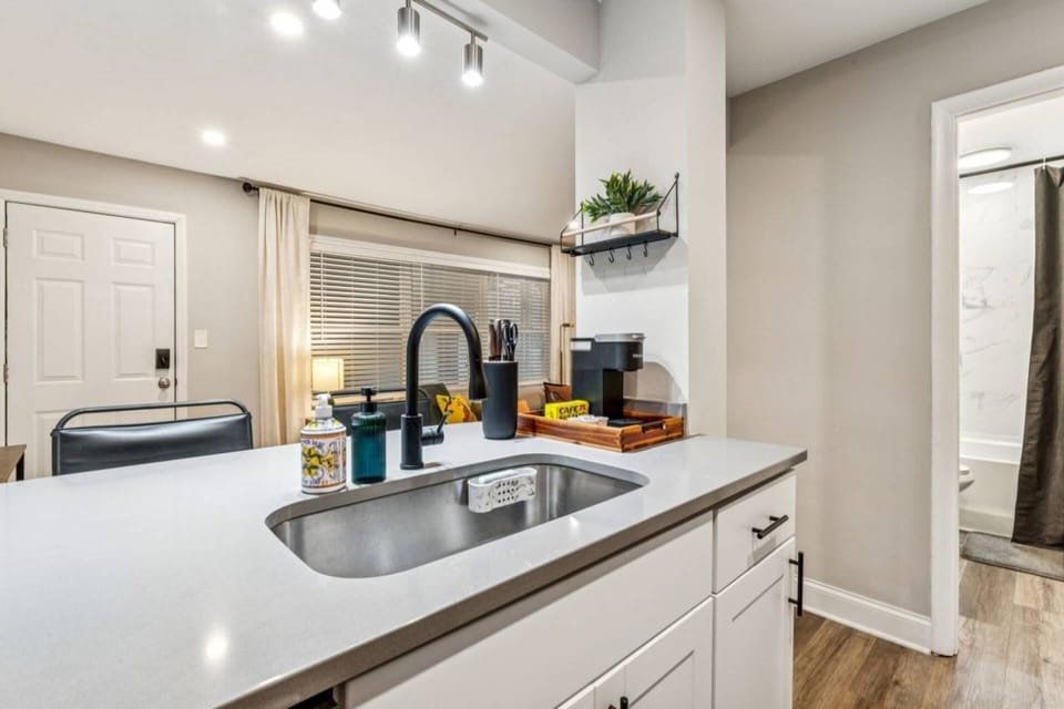 Everything you need for a comfortable stay, from quick breakfasts to home-cooked dinners.