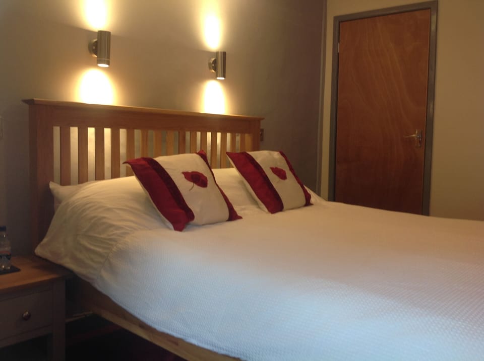 Afon Duad Inn double bedroom