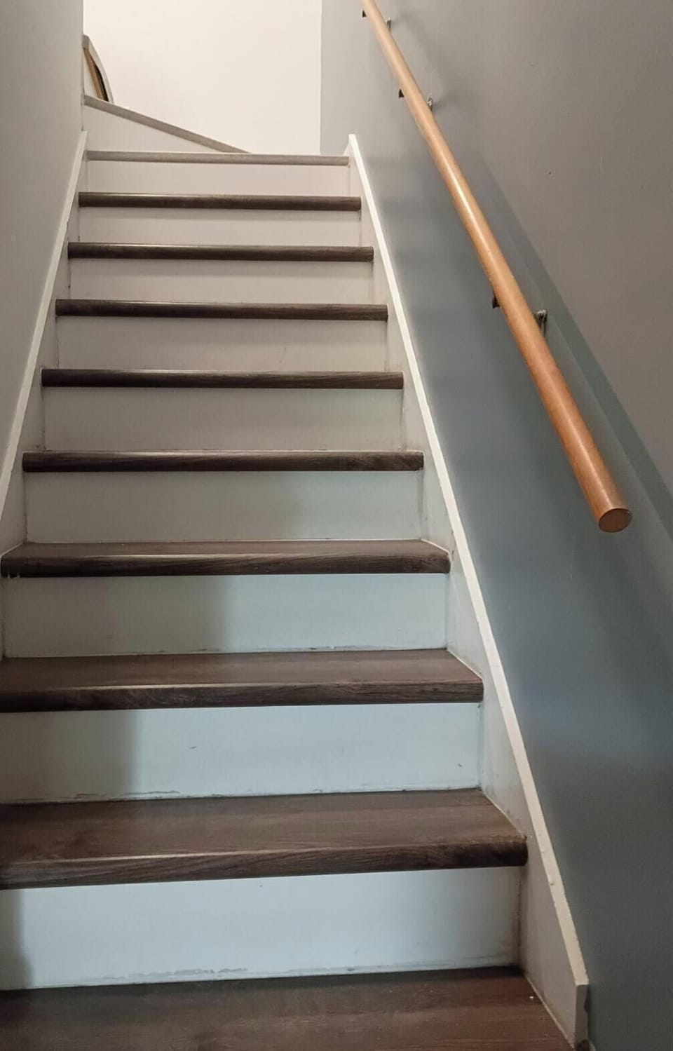 stairs leading to 2nd level