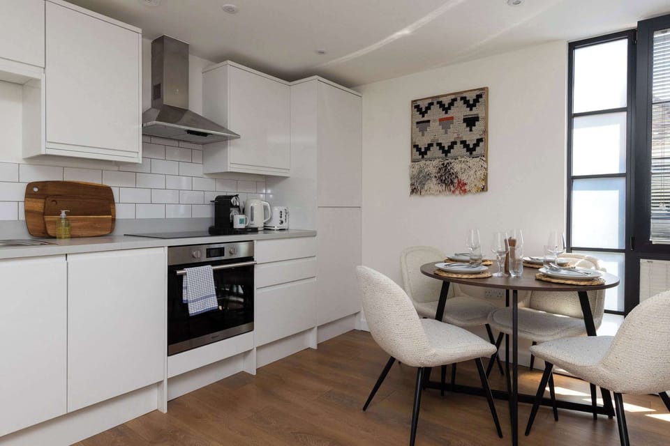 Modern open-plan kitchen and dining area, ideal for comfortable self-catering holiday stays.