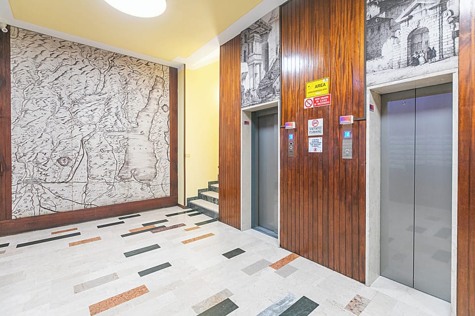 Common area (corridors, hall)