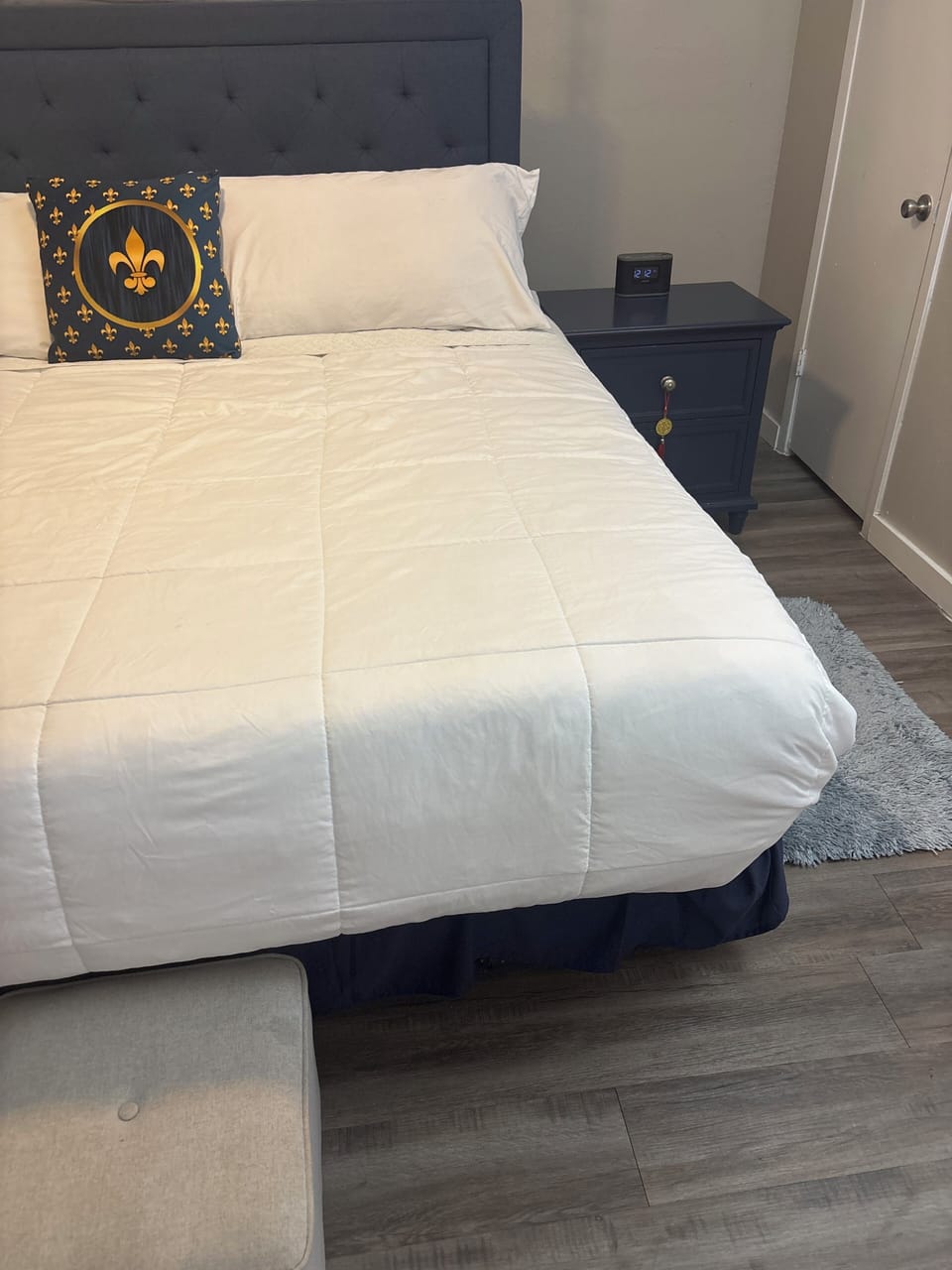 A king size bed. Confortable and soft. 