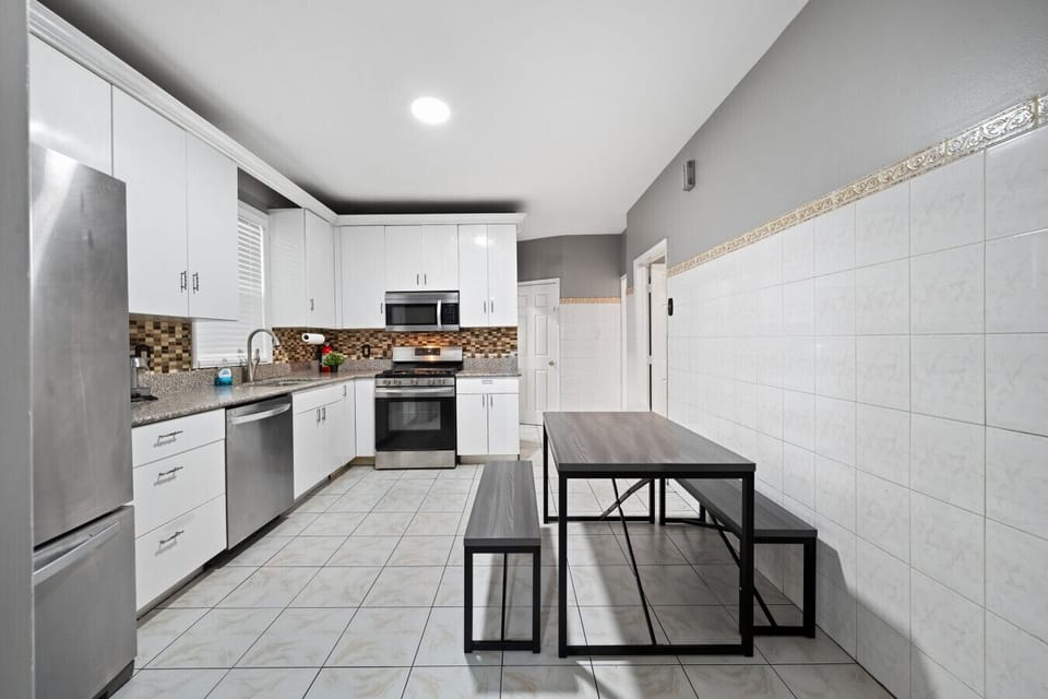 Dining & Kitchen