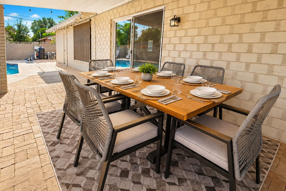Outdoor dining