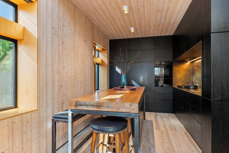 Gorgeous copper kitchen detailing