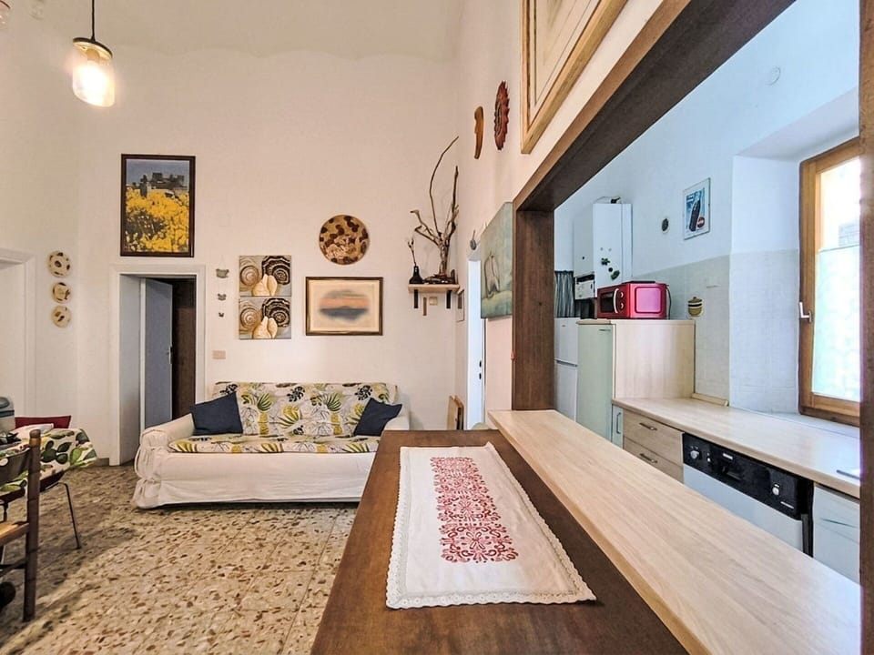 Furniture, Interior Design, Flooring, Wall, Floor, Room, Wood, Ceiling, Lighting, Picture Frame