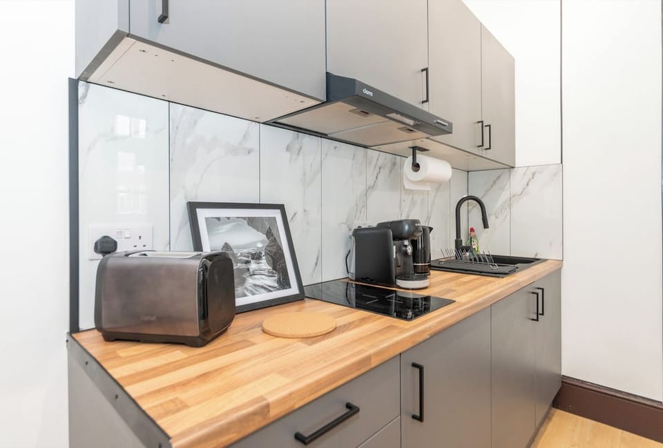 Coffee/tea maker, microwave, stovetop, electric kettle