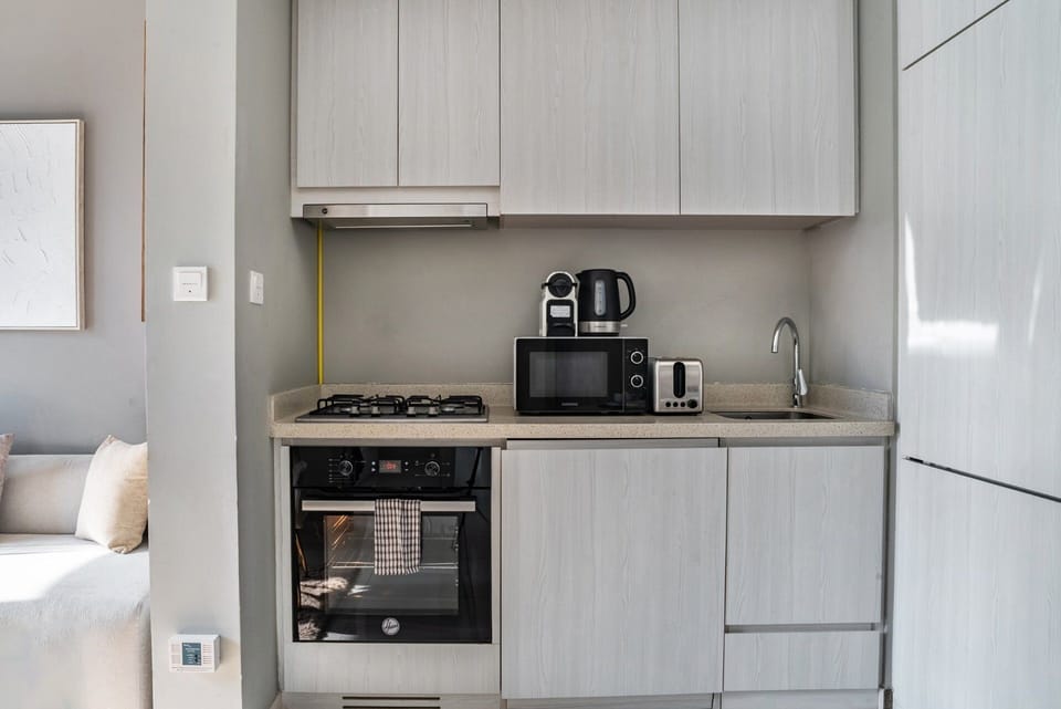 Coffee/tea maker, fridge, microwave, oven
