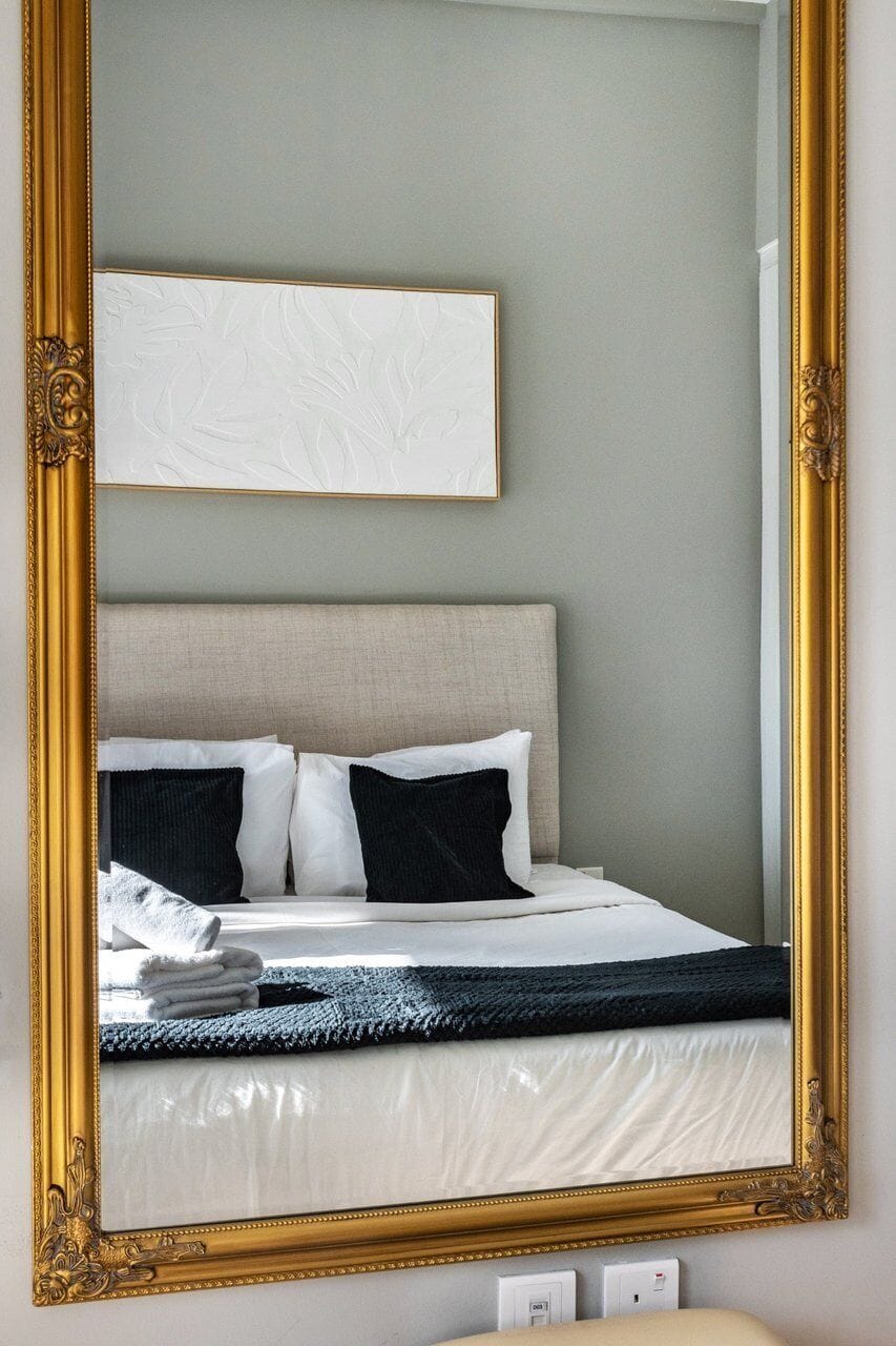 Iron/ironing board, internet, bed sheets