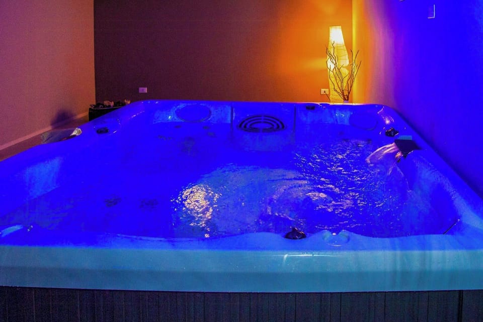 Indoor spa tub