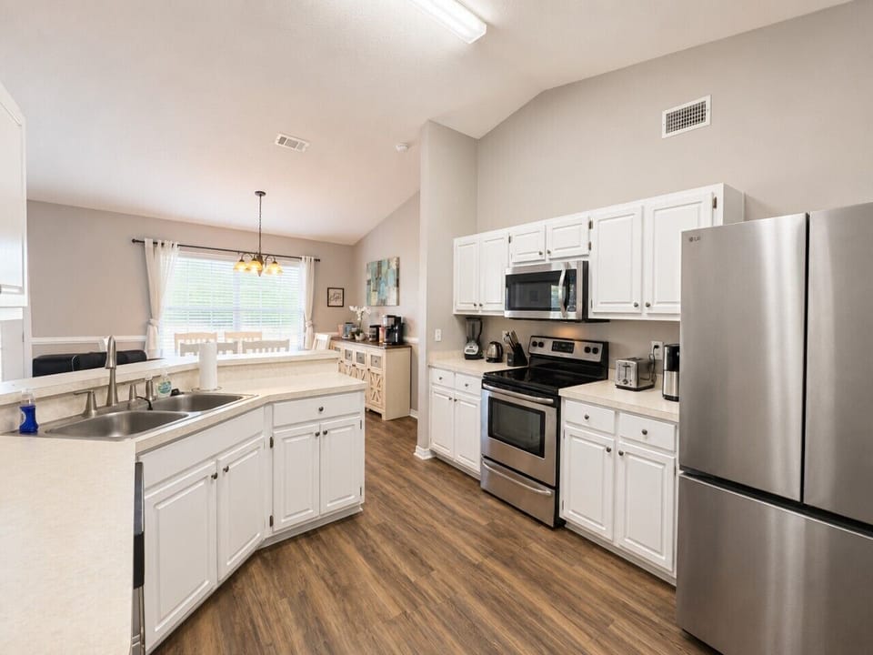 CFD4B368-B25E-44D9-B711-B869F8AB7416