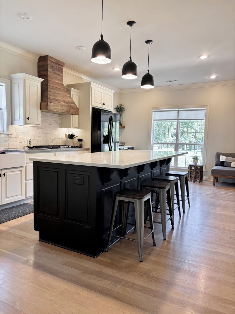 Oversized island fits 5 barstools
