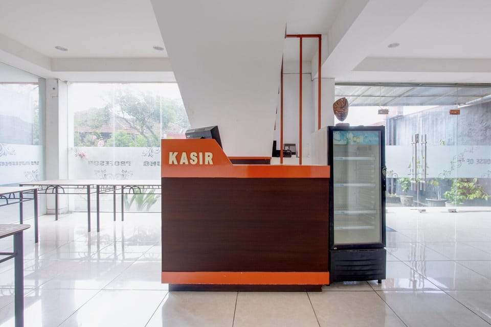 Entrance / Reception