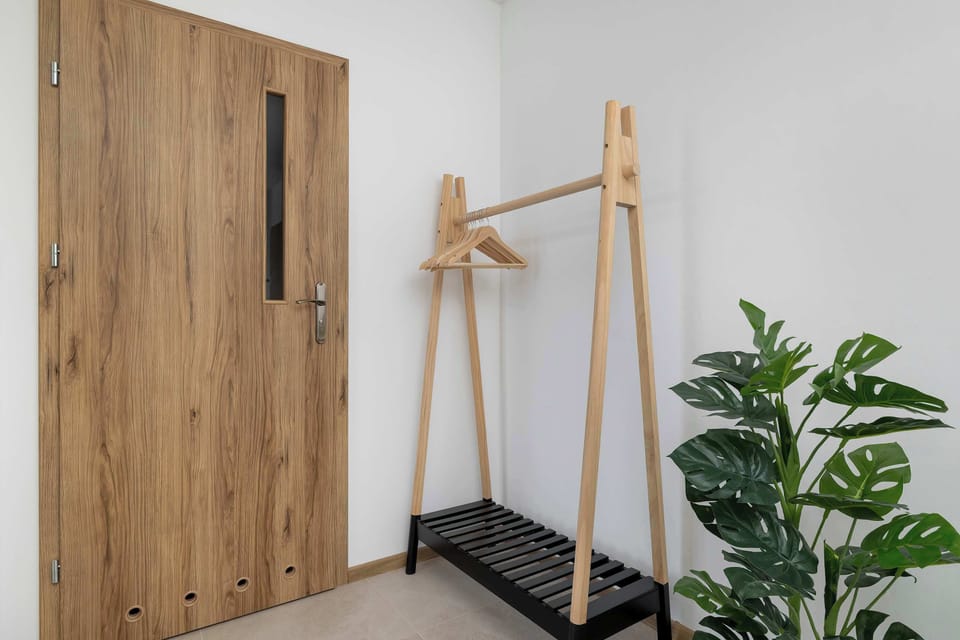 An entrance area with a coat rack and space for shoes. The modern design is simple and functional.