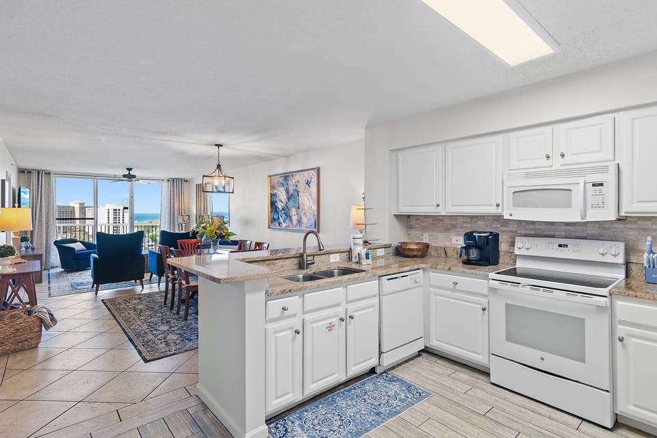 Spacious Fully Stocked Kitchen